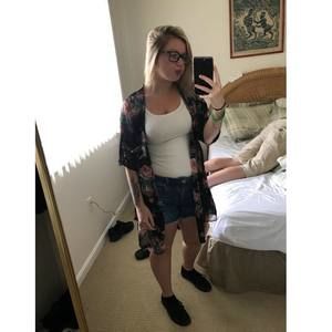 Meet your Posher, Ambrazia